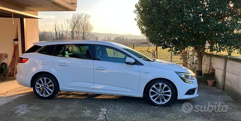 Usata Renault Mégane IV Intens 110 CV (80 kW) 2017 Bianco Station wagon