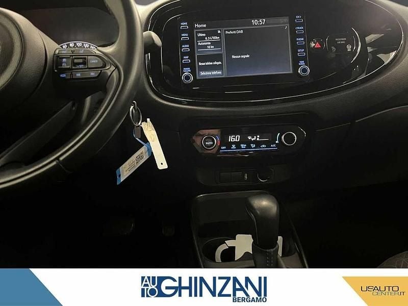 Usata Toyota Aygo Trend 72 CV (52 kW) 2022 Grigio Utilitaria