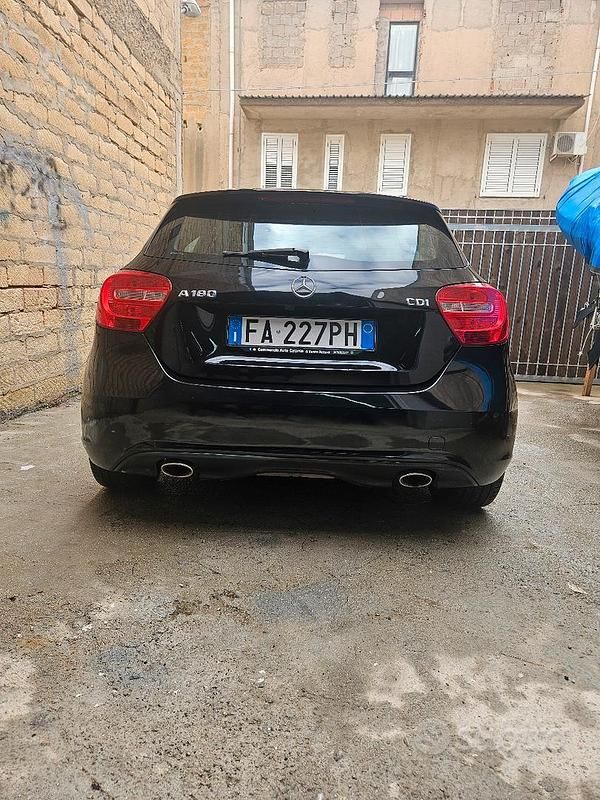 Usata Mercedes A180 110 CV (80 kW) 2015 Nero Berlina