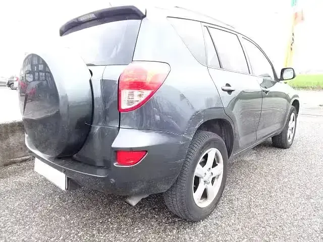 Usata Toyota RAV4 177 CV (130 kW) 2006 Grigio SUV