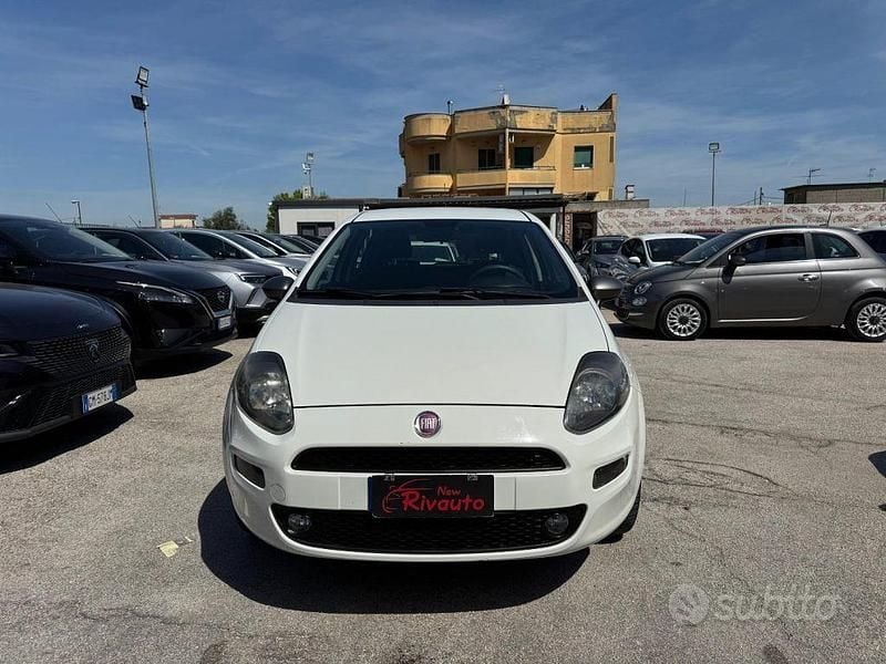 Usata Fiat Punto Street 77 CV (56 kW) 2014 Bianco Utilitaria
