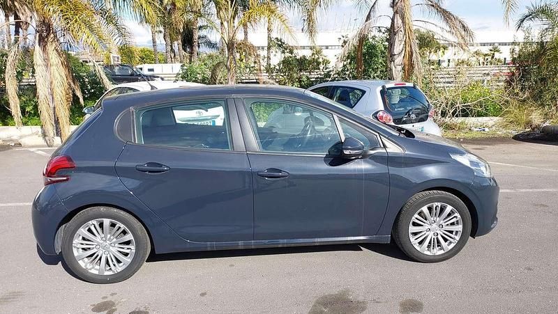 Usata Peugeot 208 Allure 82 CV (60 kW) 2017 Blu/azzurro Utilitaria