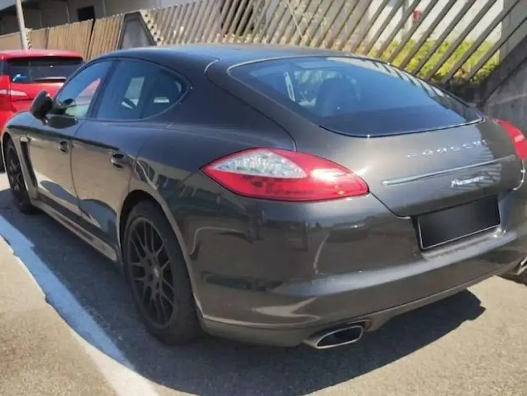 Usata Porsche Panamera 250 CV (183 kW) 2012 Grigio Utilitaria