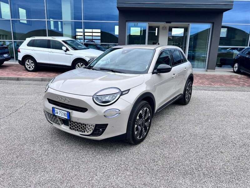 Usata Fiat 600 La Prima 101 CV (74 kW) 2024 Beige SUV