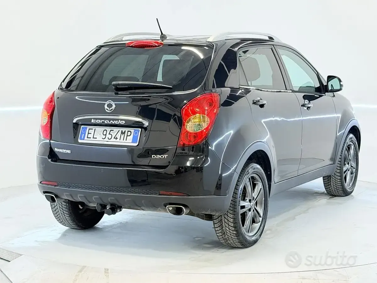 Begagnad SsangYong Korando 175 HK (128 kW) 2012 Svart SUV