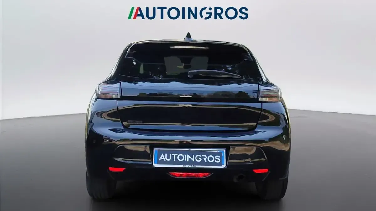 Usata Peugeot 208 Allure 101 CV (74 kW) 2024 Nero Utilitaria