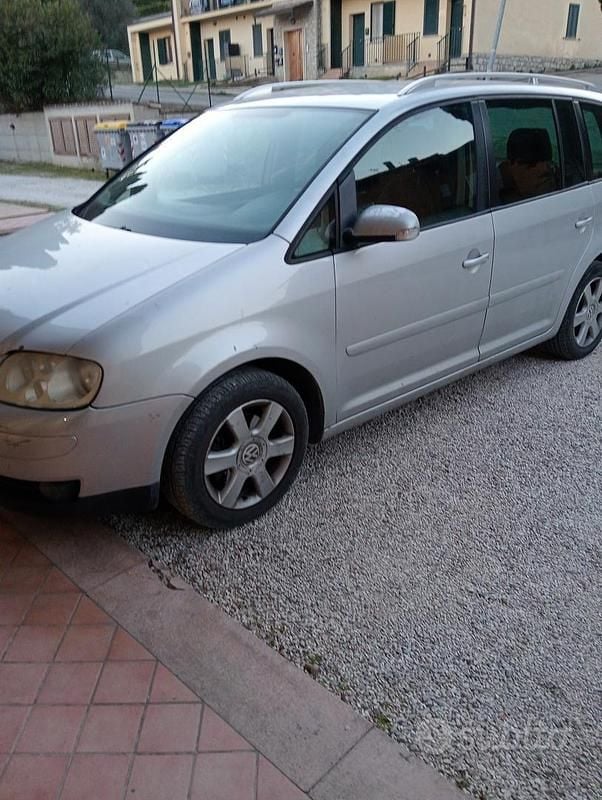 Usata VW Touran 2004 Grigio Monovolume