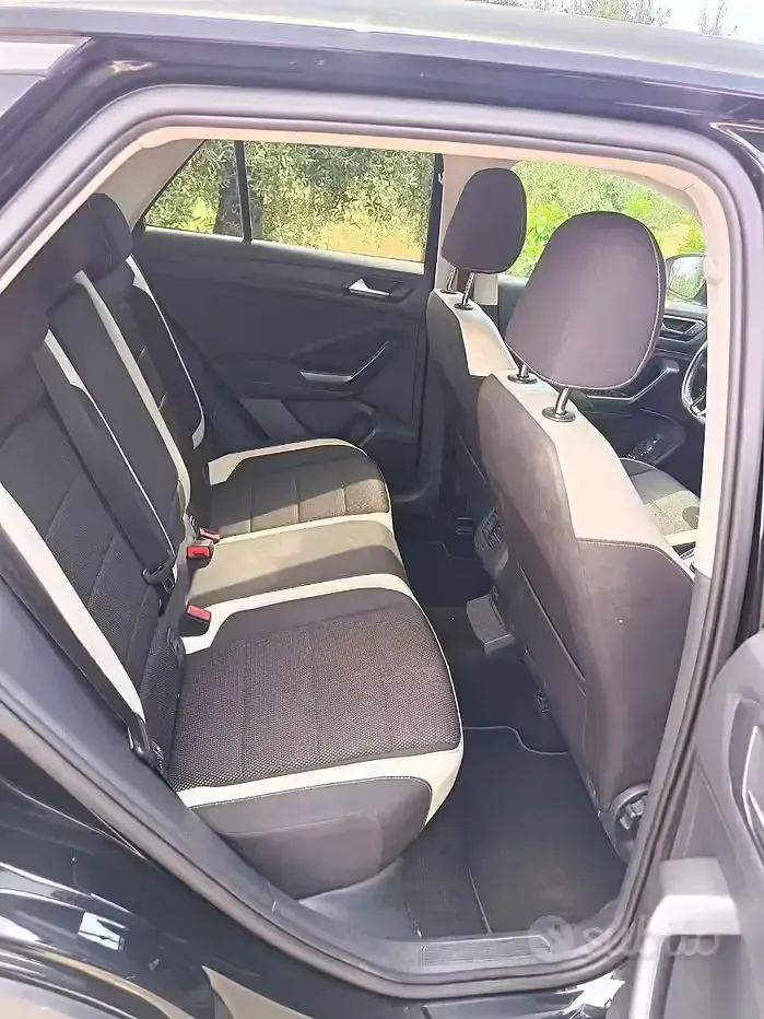 Usata VW T-Roc 150 CV (110 kW) 2018 Nero SUV