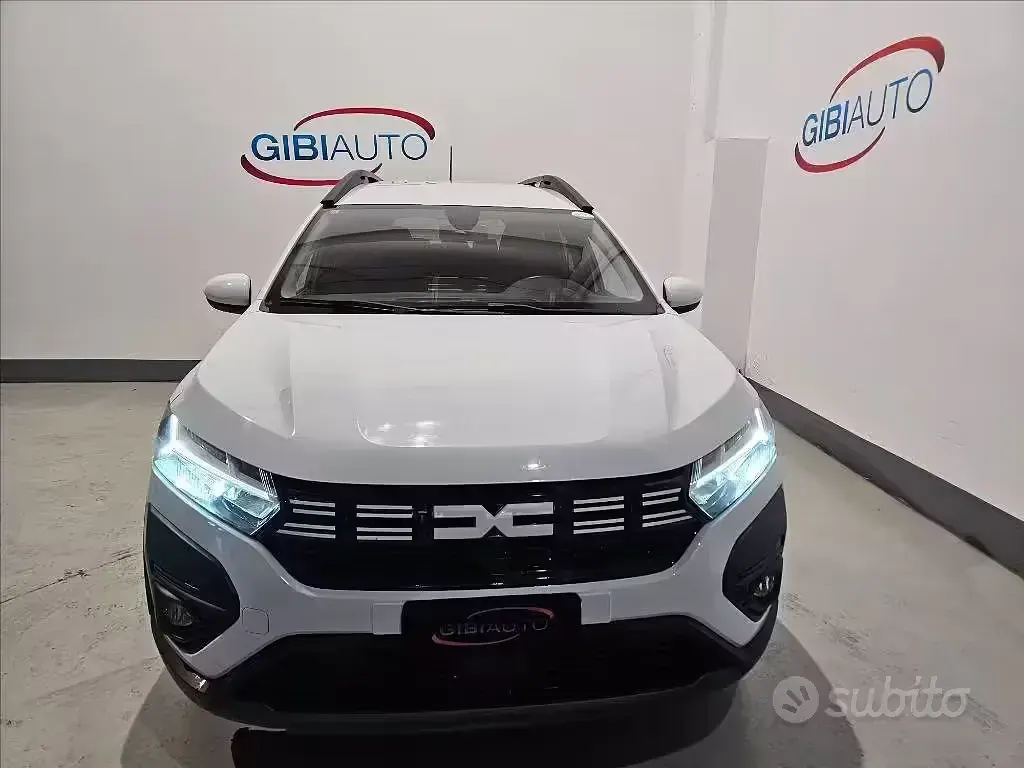 Usata Dacia Jogger Expression 101 CV (74 kW) 2023 Bianco Monovolume