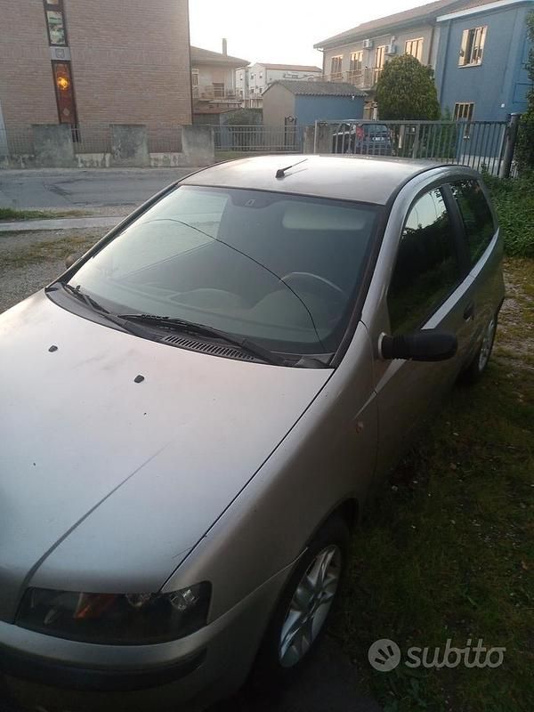 Usata Fiat Punto 80 CV (58 kW) 2000 Grigio Utilitaria