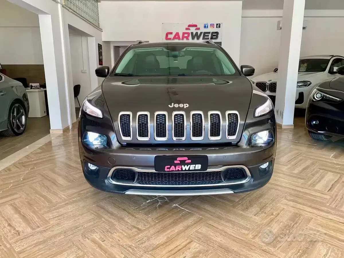 Usata Jeep Cherokee Limited 170 CV (125 kW) 2015 Grigio SUV
