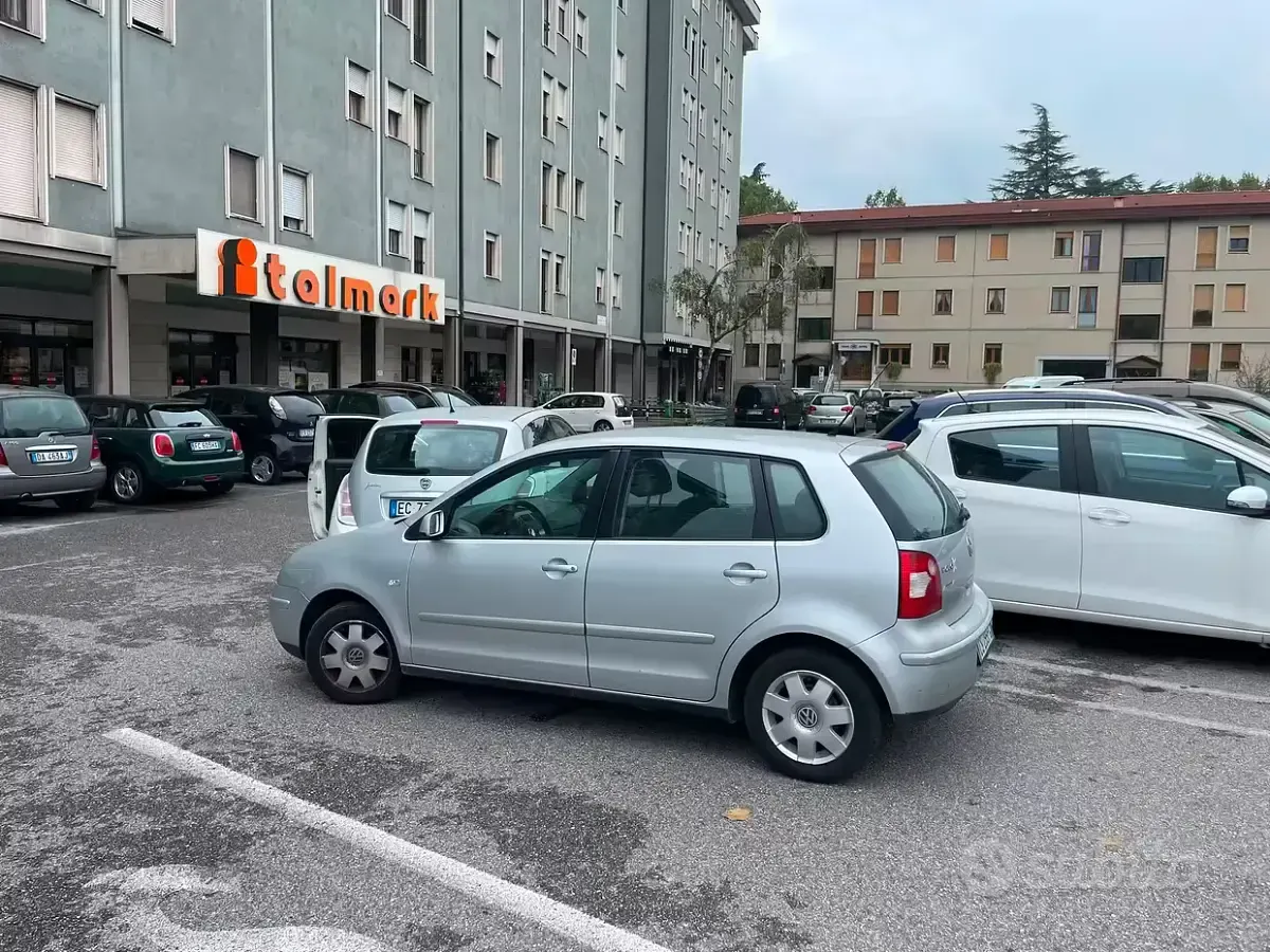 Usata VW Polo 75 CV (55 kW) 2004 Grigio Utilitaria
