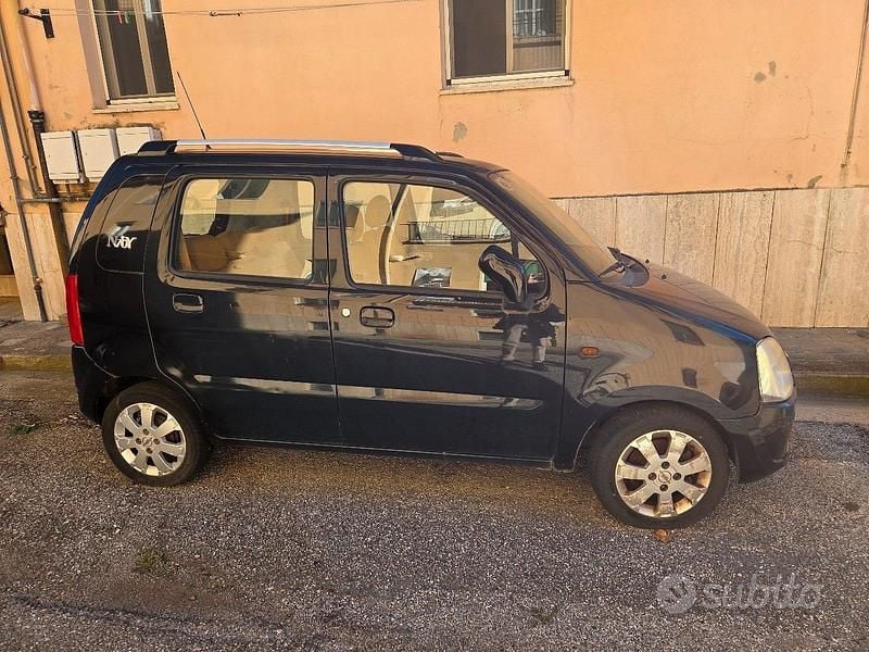 Usata Opel Agila 75 CV (55 kW) 2002 Nero Monovolume