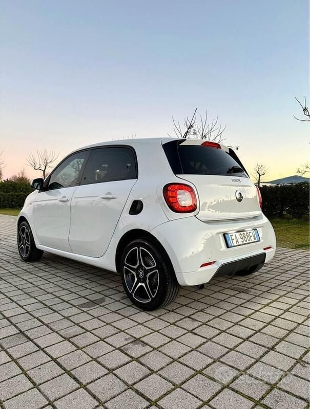 Usata Smart ForFour 71 CV (52 kW) 2015 Bianco Utilitaria