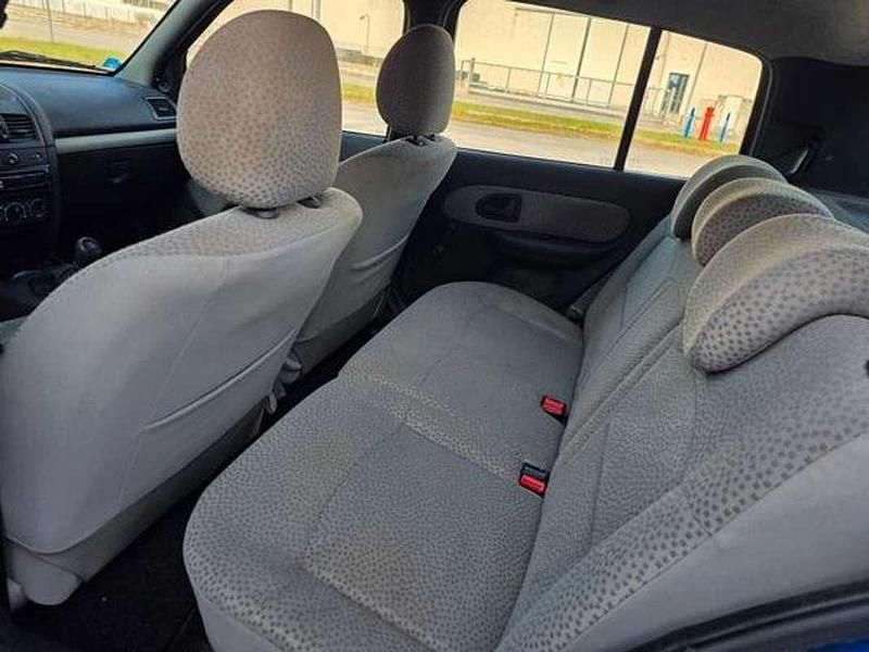 Usata Renault Clio II Authentique 58 CV (42 kW) 2005 Blu/azzurro Berlina