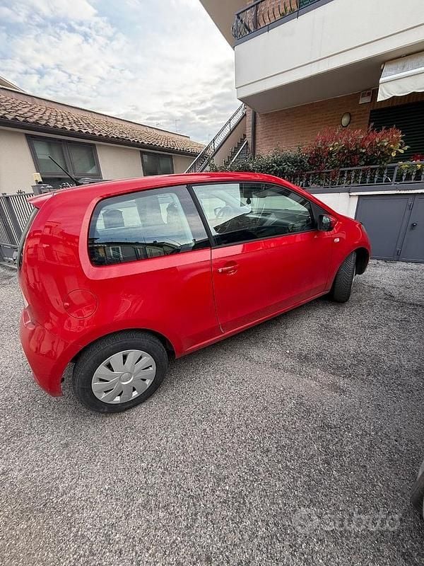 Usata Seat Mii 68 CV (50 kW) 2013 Rosso Utilitaria