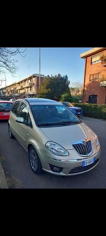 Usata Lancia Musa 90 CV (66 kW) 2010 Marrone Monovolume
