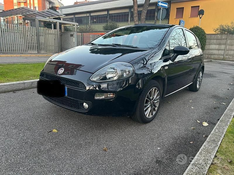 Usata 2012 Fiat Punto Tre volumi | 3500 € - Immagine 1/4