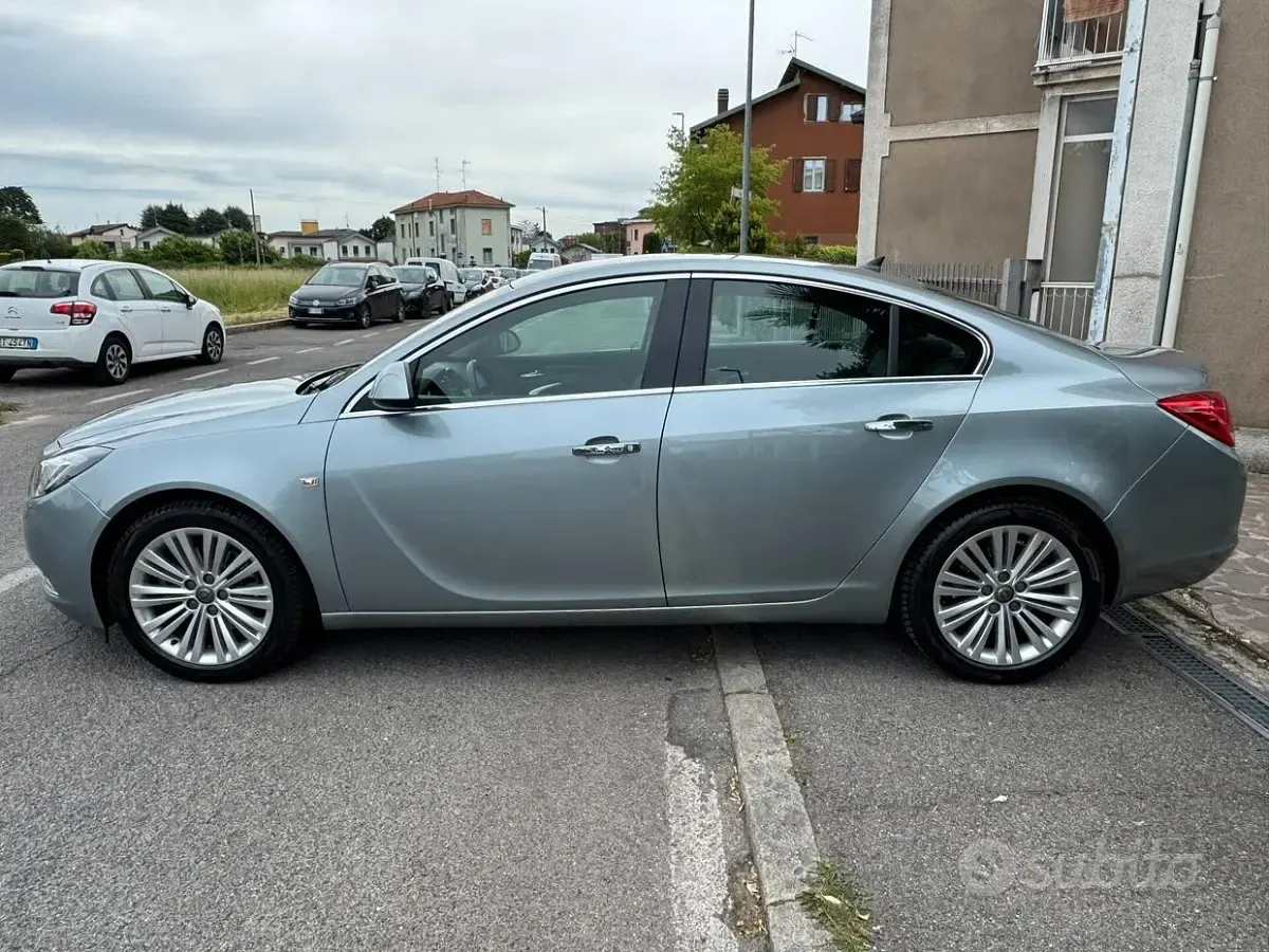 Usata Opel Insignia 180 CV (132 kW) 2011 Grigio Berlina