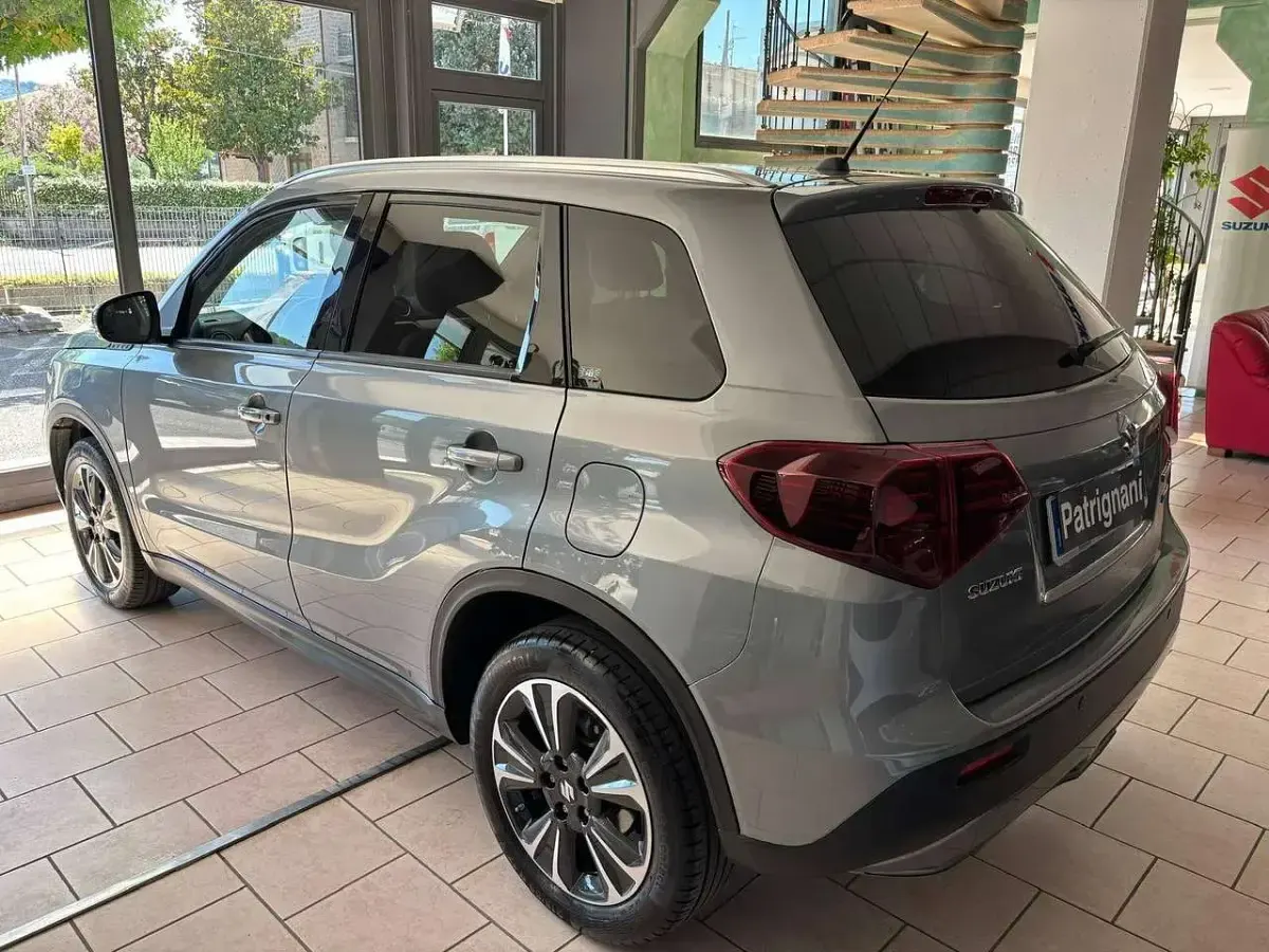 Usata Suzuki Vitara 102 CV (75 kW) 2022 Grigio londra metallizzato SUV