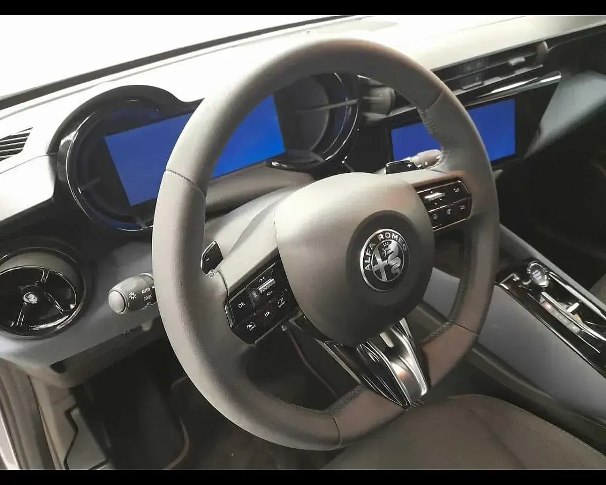Usata Alfa Romeo Junior 136 CV (100 kW) 2025 Grigio SUV