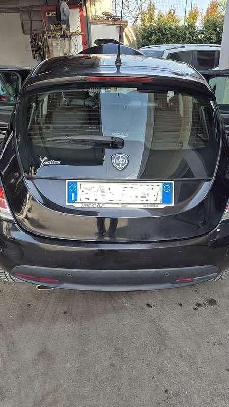 Usata Lancia Ypsilon Gold 95 CV (69 kW) 2015 Nero Utilitaria