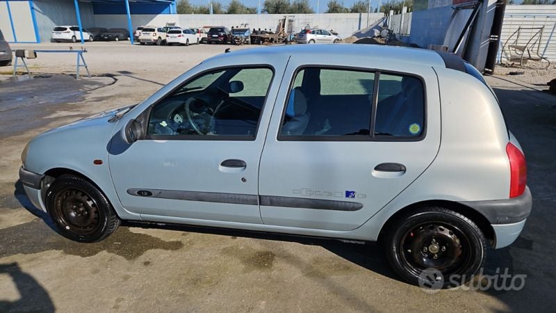Usata Renault Clio II 58 CV (42 kW) 2000 Grigio Utilitaria