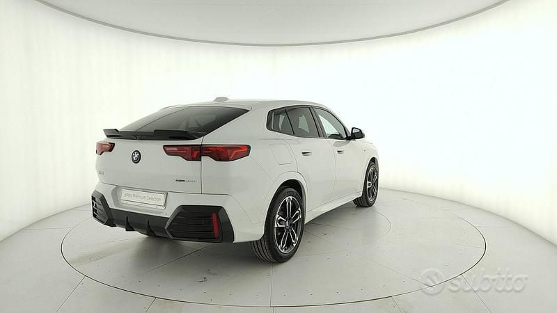 Begagnad BMW X2 M Sport 163 HK (119 kW) 2025 Vit SUV