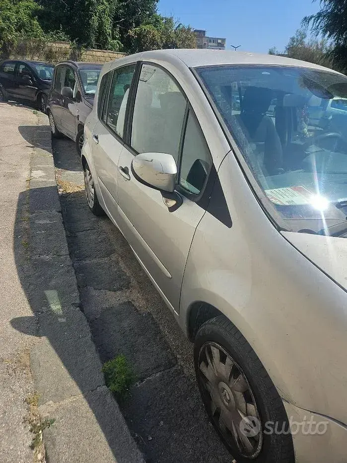 Usata Renault Modus 75 CV (55 kW) 2009 Grigio Monovolume