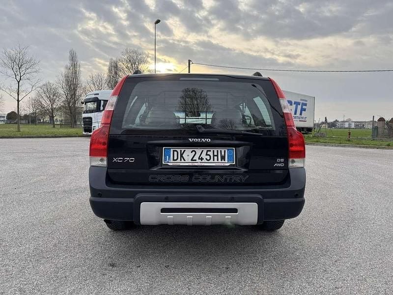Usata Volvo XC70 185 CV (136 kW) 2007 Nero Station wagon