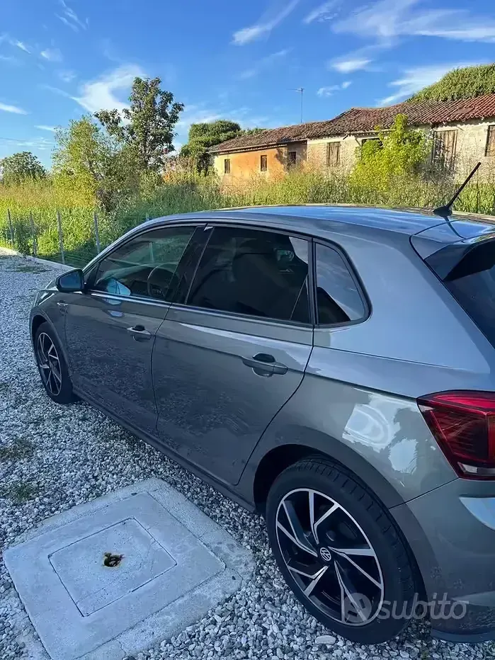 Usata VW Polo R-line 95 CV (69 kW) 2018 Grigio Utilitaria