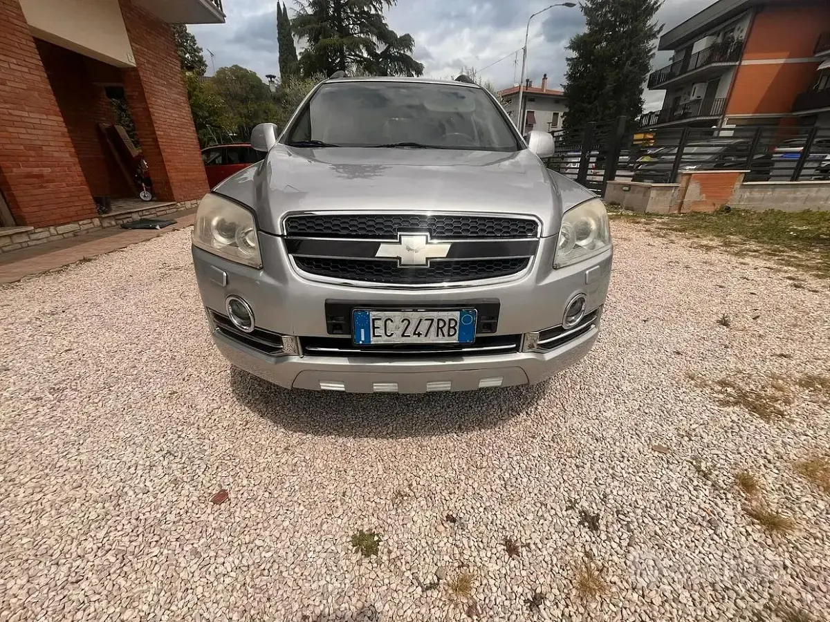 Usata Chevrolet Captiva 127 CV (93 kW) 2010 Grigio SUV
