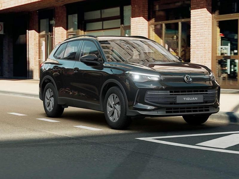 Usata VW Tiguan Life 150 CV (110 kW) 2024 Deep black perlato SUV