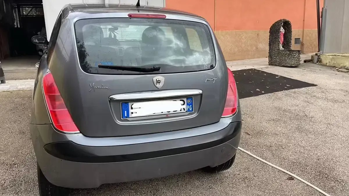 Usata Lancia Ypsilon 69 CV (50 kW) 2004 Grigio Utilitaria