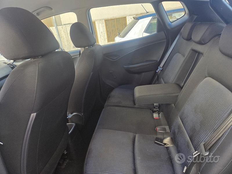 Usata Hyundai ix20 Comfort 90 CV (66 kW) 2011 Argento Utilitaria