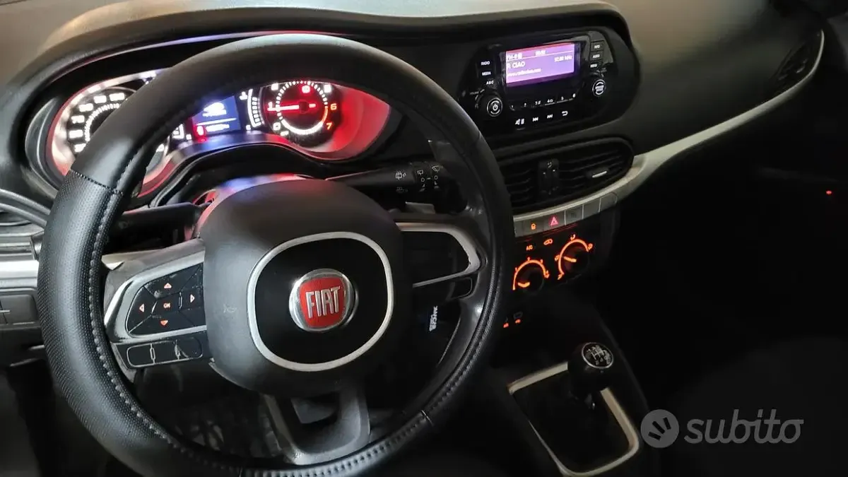 Usata Fiat Tipo Easy 95 CV (69 kW) 2016 Nero Station wagon