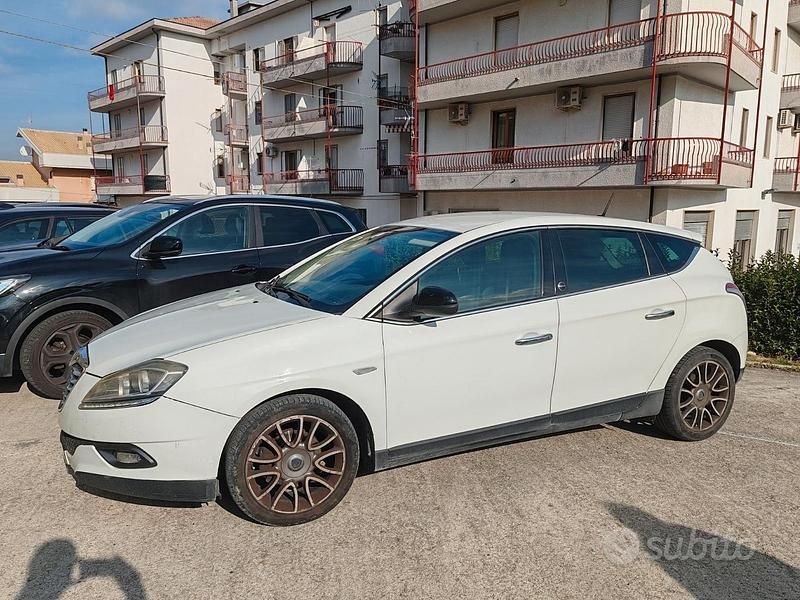 Usata Lancia Delta 120 CV (88 kW) 2011 Bianco Utilitaria