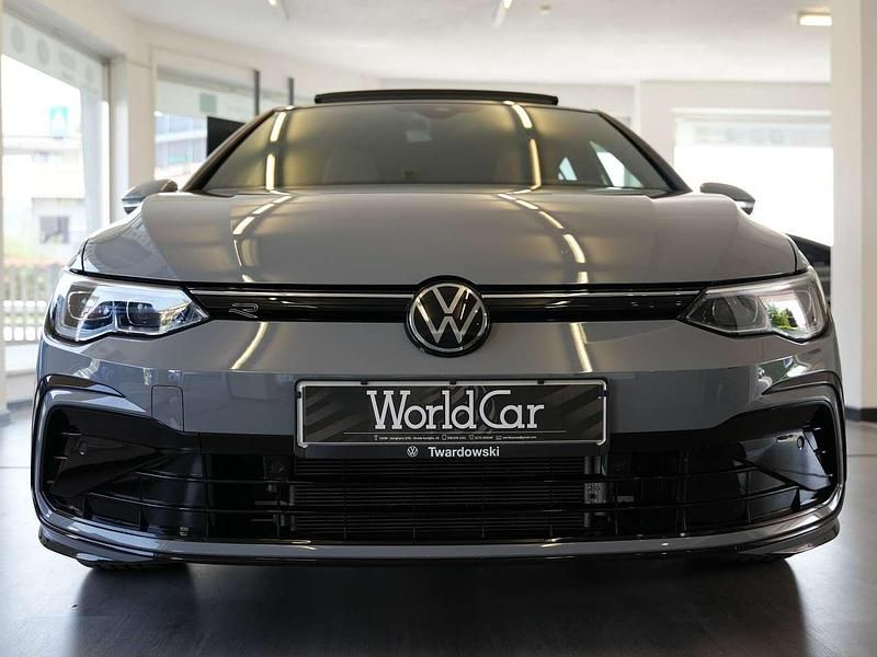 Usata VW Golf VIII R-line 150 CV (110 kW) 2024 Mondsteingrau Berlina