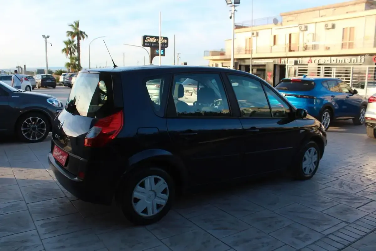Usata Renault Scenic E-Tech Dynamique 106 CV (77 kW) 2008 Blu Monovolume
