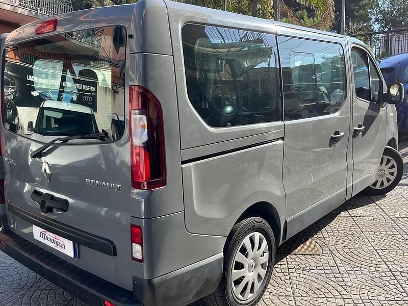 Usata Renault Trafic Zen 145 CV (106 kW) 2017 Grigio Monovolume