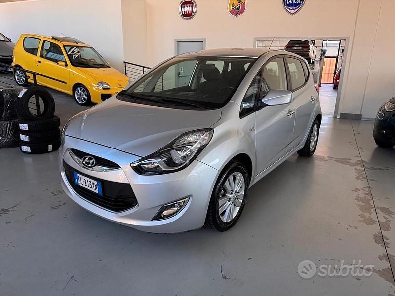 Grigio Usata 2012 Hyundai ix20 Comfort Due volumi | 7000 € (Cara) - Immagine 1/4