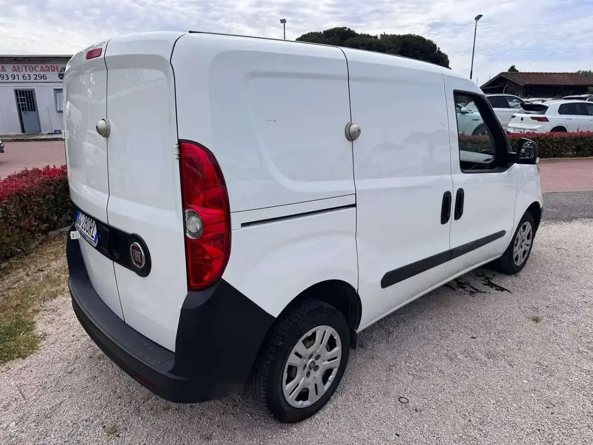 Usata Fiat Doblò 95 CV (69 kW) 2021 Bianco Monovolume