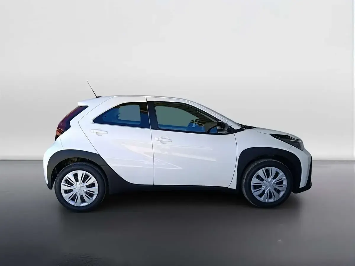 Nuova Toyota Aygo X 116 CV (85 kW) 2026 Super white SUV