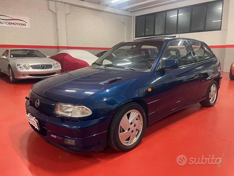 Usata Opel Astra 150 CV (110 kW) 1994 Blu Berlina