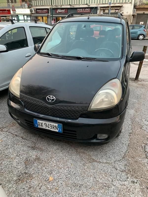 Nero Usata 2002 Toyota Yaris Verso Monovolume | 1200 € - Immagine 1/4