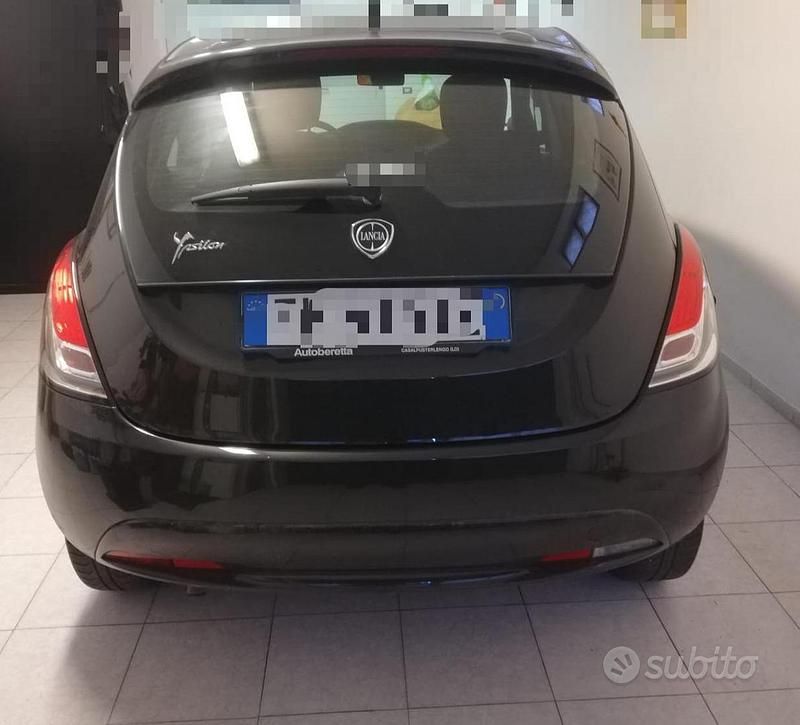 Usata Lancia Ypsilon 69 CV (50 kW) 2017 Nero Utilitaria