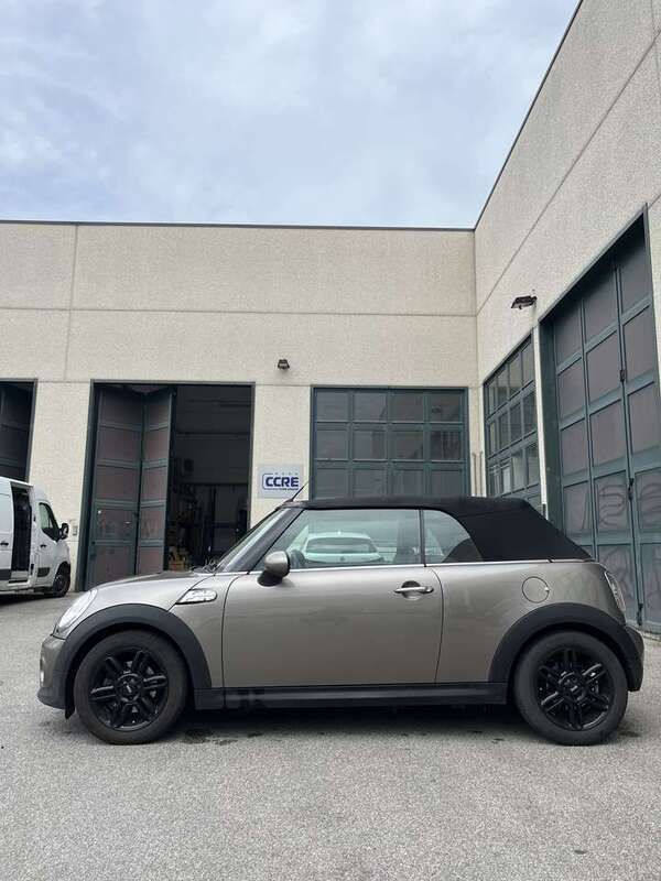 Usata Mini Cooper Cabriolet 122 CV (89 kW) 2013 Bronzo Cabrio
