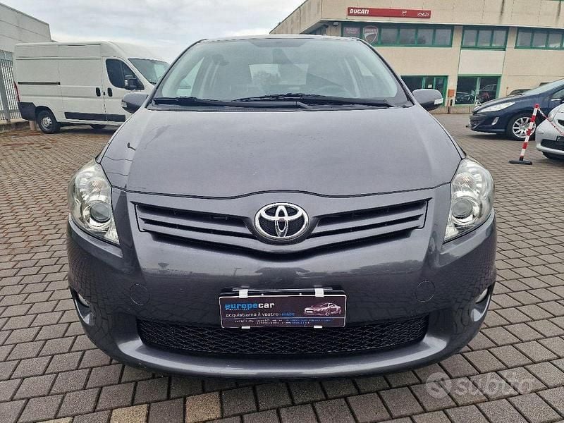 Usata Toyota Auris Lounge 132 CV (97 kW) 2010 Grigio Station wagon