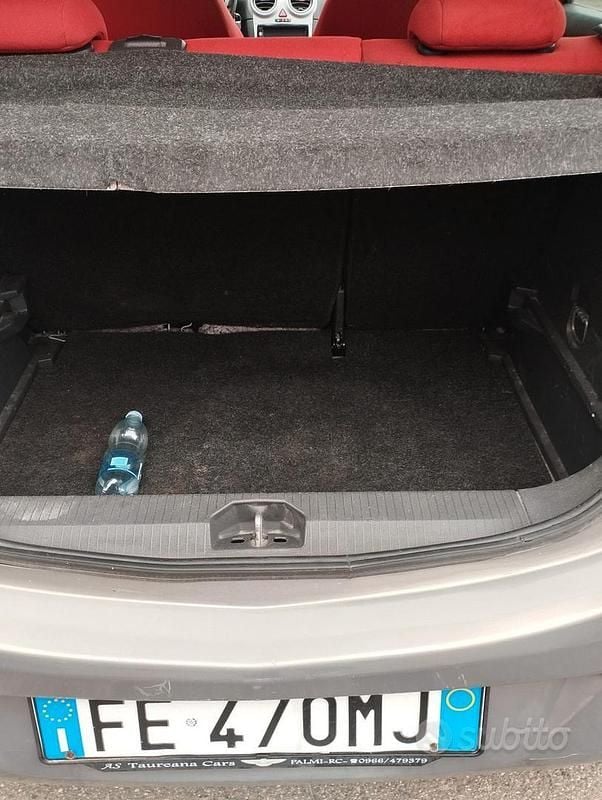 Usata Opel Corsa Cosmo 75 CV (55 kW) 2011 Grigio Utilitaria