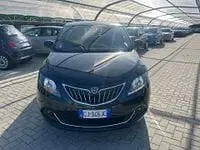 Usata Lancia Ypsilon Gold 69 CV (50 kW) 2022 Grigio scuro Utilitaria